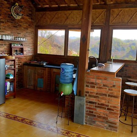 Batu Hill Villa Watukarung Buitenkant foto